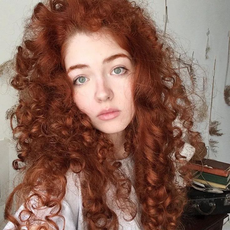 Female Urinal, Clary And Jace, European Women, Copper Hair, Blogger Girl, Music Mix, Ginger Hair, Curly Girl, Beautiful Eyes