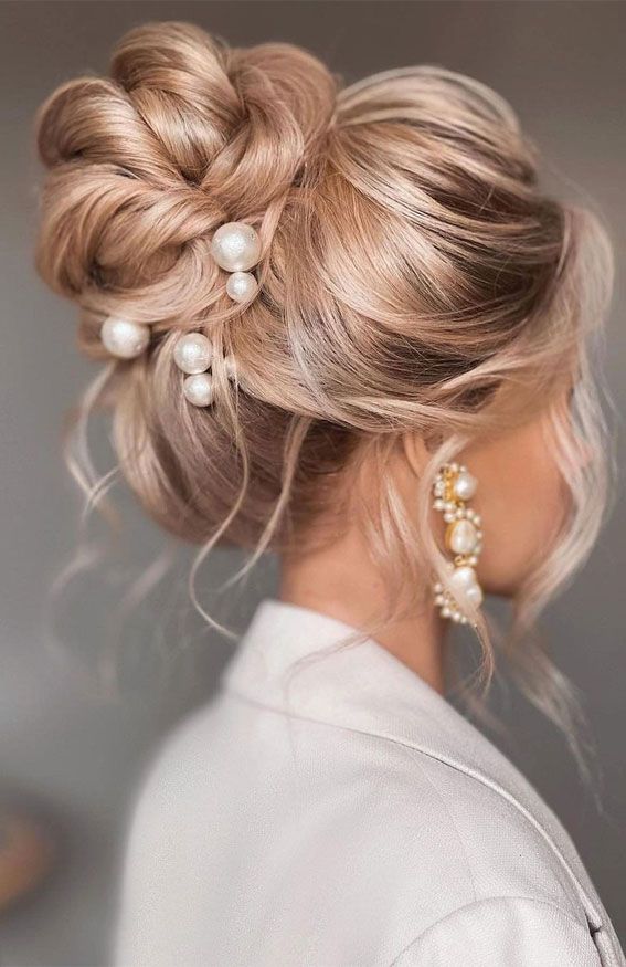 Wedding Hair Up, Up Dos For Medium Hair, Cute Hairstyles For Medium Hair, Trendy Wedding Hairstyles, Hoco Makeup, Wedding Hair Inspiration, Makeup Homecoming, Updo Hairstyles, Smokey Eyes