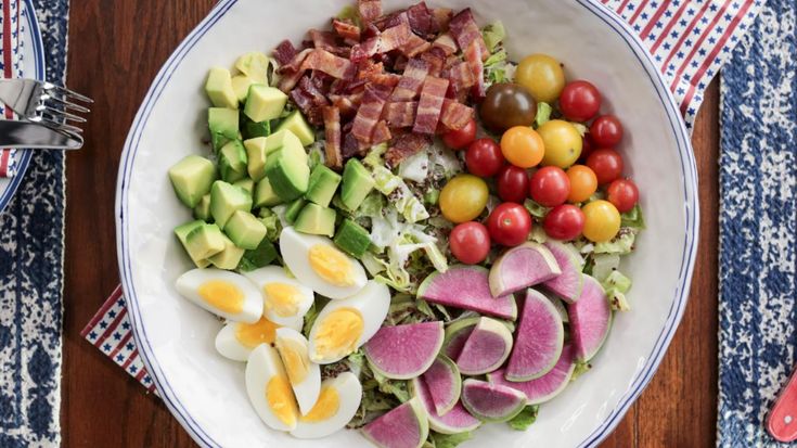 California Cobb Salad Recipe | Valerie Bertinelli | Food Network Valerie Bertinelli Recipes Food Network, Cobb Salad Recipes, Pretty Salads, Food Network Valerie Bertinelli, Valerie Bertinelli Recipes, Cobb Salad Dressing, Cobb Salad Recipe, Recipes Salads, Valerie Bertinelli