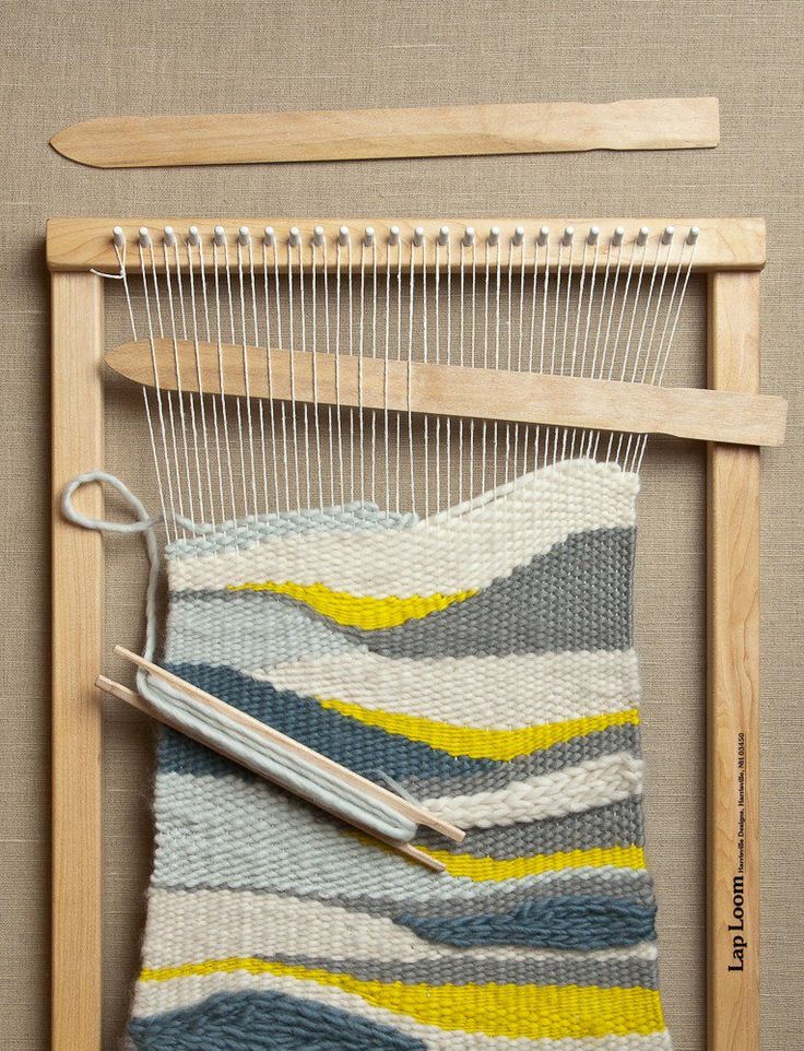 a close up of a weaving machine with yarn on it and a needle in the middle