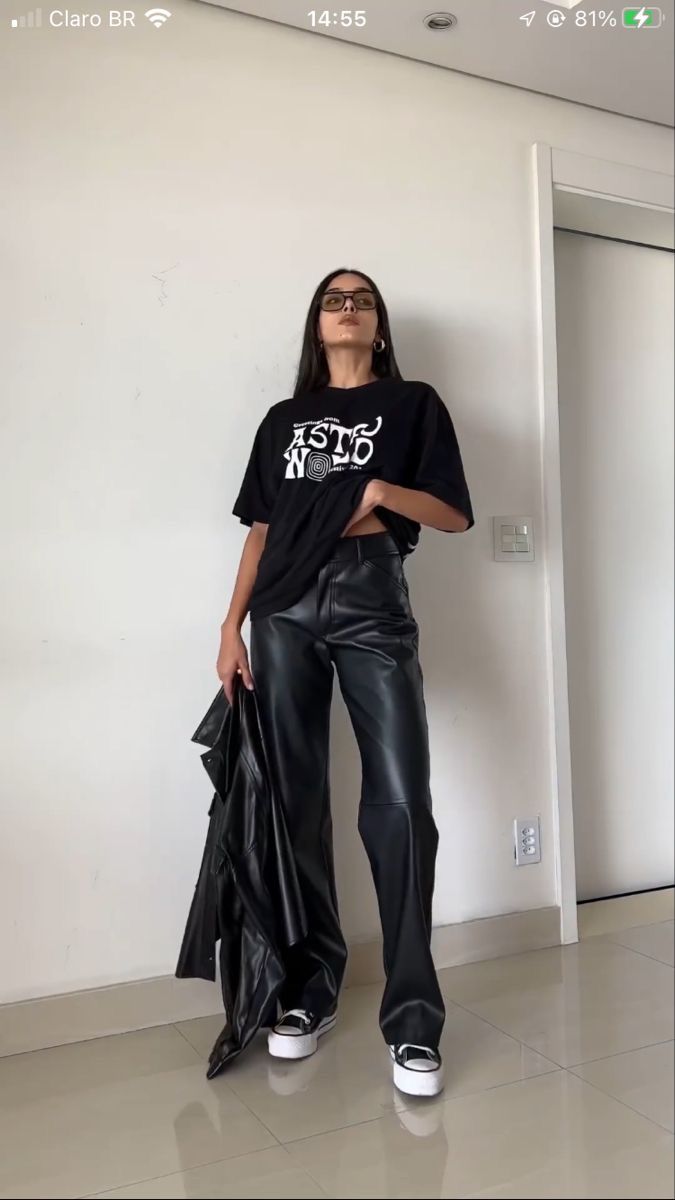 Leather Pants Outfit Casual, Lederhosen Outfit, Leather Pants Outfit, Pants Outfit Casual, Black Leather Pants, Looks Street Style, Fashion T Shirt, Mode Inspo, Ideas Outfit