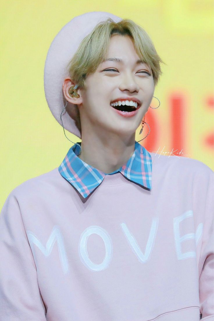 #Felix #필릭스 #StrayKids #스트레이키즈 Felix Funny Wallpaper, Felix Funny, Smiling Person, Kids Stage, Funny Morning Pictures, Star Kids, Felix Skz, Skz Stay, Kids Fans