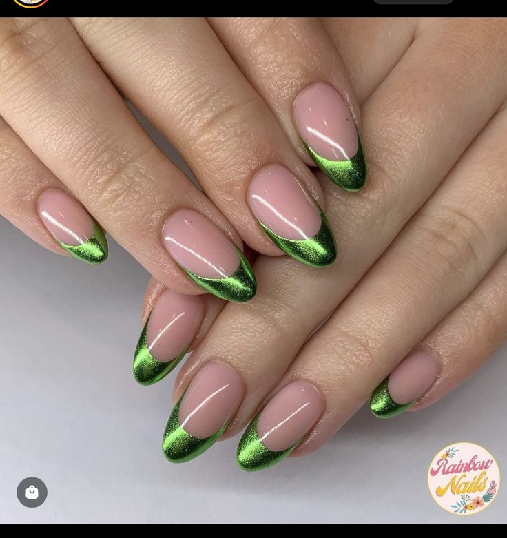 Bright Green Christmas Nails, Green Chrome Tip Nails, Pink And Green Chrome Nails, Red And Green Chrome Nails, Green Chrome French Tip Nails, Pink Monochrome Nails, Holiday Chrome Nails, Christmas Nails Chrome, Green Chrome Nails Designs