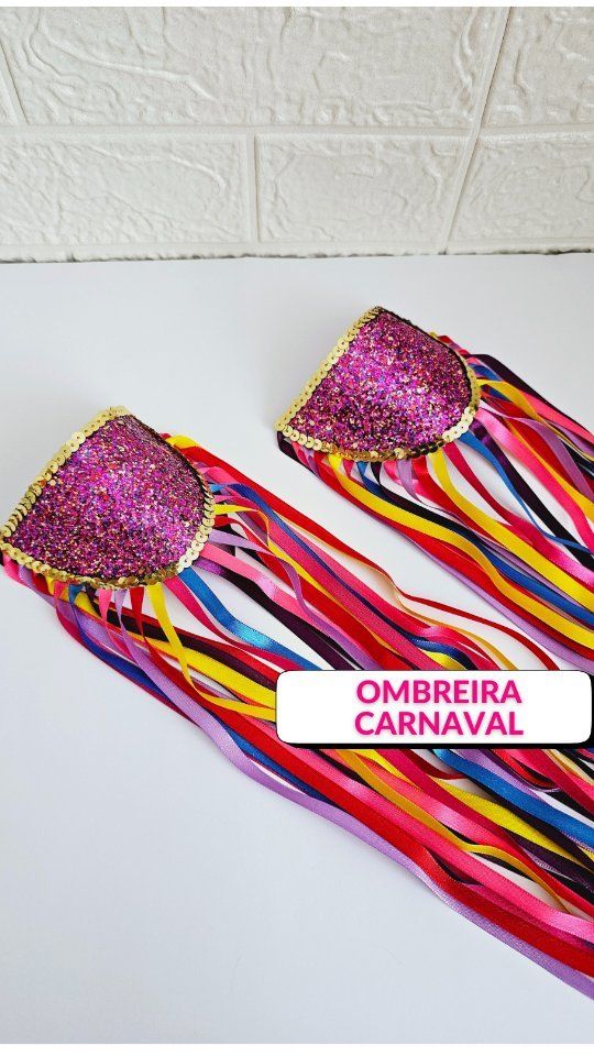 Carnaval 2024 Ombreira feita com Lonita Glitter Flocado, e com arame para melhor modelagem no ombro. ▶️Fitas @fitasprogresso… | Instagram Carnaval Plus Size, Carnaval Costumes, Concert Costumes, Ideas Disfraz, Carnaval Costume, Rock Girl, Mardi Gras Party, Pride Parade, Diy Costumes