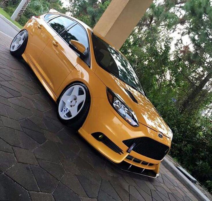 a yellow car parked in front of a building