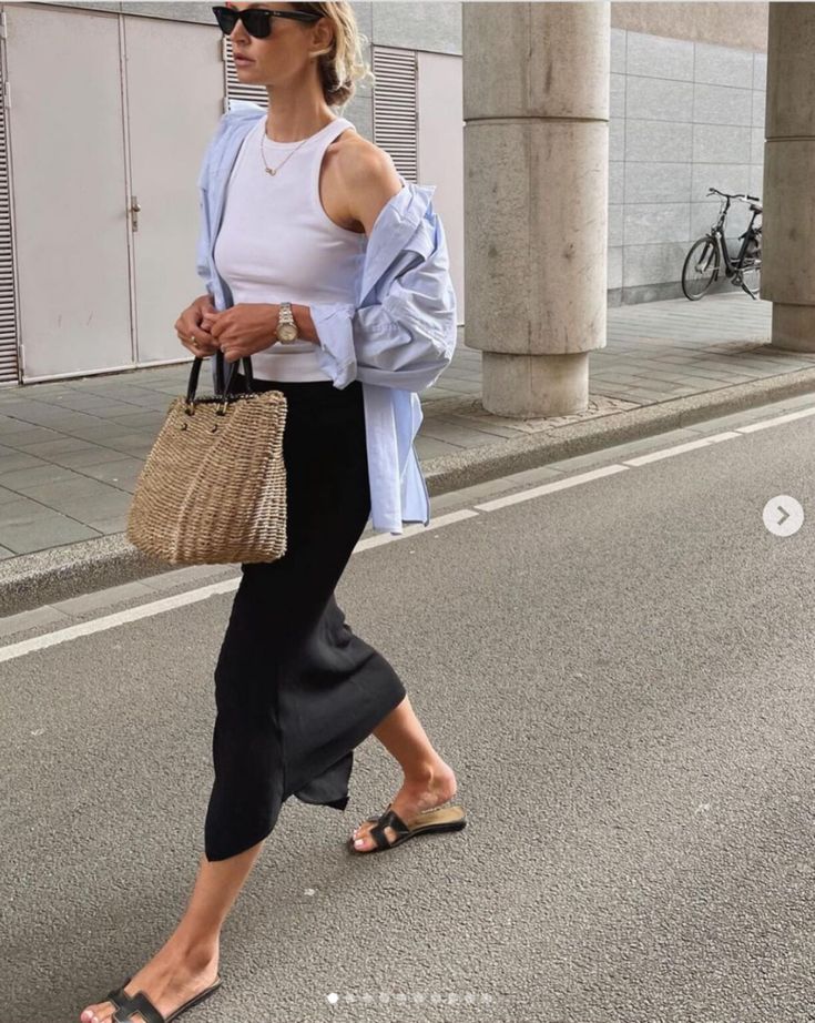 Classic Summer Outfits, Button Down Outfit, Look Zara, Summer Wardrobe Essentials, Stylish Summer Outfits, Outfits 2023, Slip Skirt, Looks Chic, 가을 패션