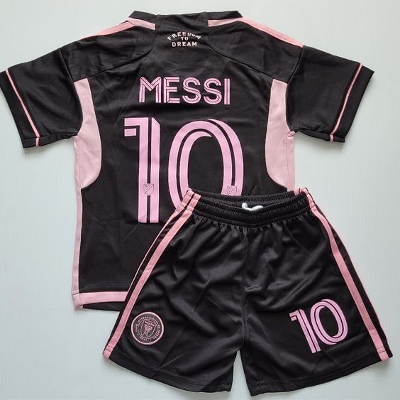 a soccer uniform with the number 10 on it and shorts are shown in front of a white background