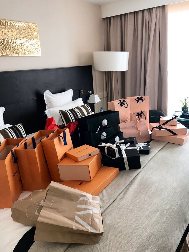 Shopping Haul Aesthetic, Luxury Birthday Gifts, Luxury Lifestyle Girly, Luxury Birthday, Rich Girl Lifestyle, Luxury Girl, Luxury Lifestyle Dreams, Luxury Aesthetic, Future Lifestyle