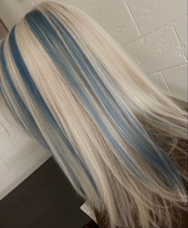 Blue Hair White Streak, Blonde And Denim Blue Hair, Blonde And Other Color Hair, Chunky Blue Highlights In Blonde Hair, Hair Dye Colors For Blonde Hair, Blue Hair With Highlights Blonde, Haircouler Ideas, Blue And Blonde Hair Aesthetic, White And Blue Hair Aesthetic