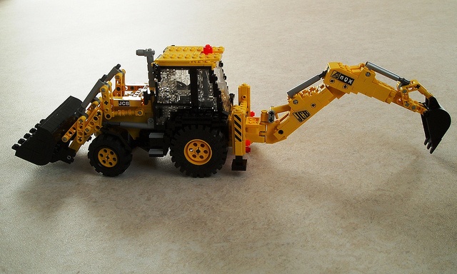 LEGO Backhoe loader by Mad physicist, via Flickr-- inspiration for first Lego Club on June 14th Lego Auto, Lego Club, Lego Builder, Lego Construction, Summer Reading Program, Backhoe Loader, Lego Cars, Lego Design, Lego Parts