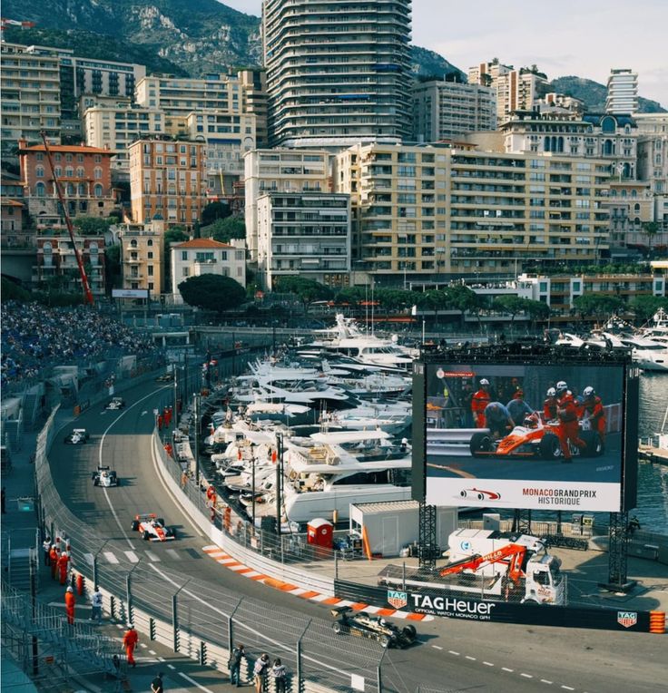 a race track with boats and buildings in the background