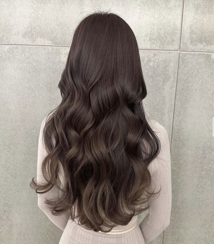 Brown Wavy Hair, Brown Hair Looks, Brown Hair Inspo, Hairstyles For Layered Hair, Hair Inspiration Color, Hair Inspo Color, Dark Brown Hair, Dream Hair, Brunette Hair