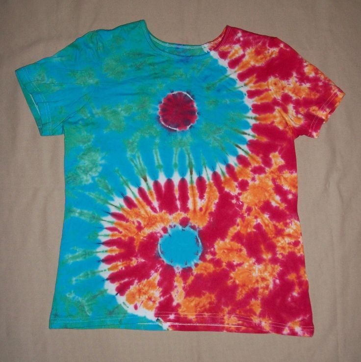 a t - shirt that has been dyed with different colors