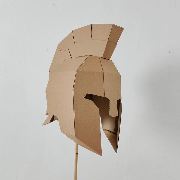 Helmet Out Of Cardboard, Ancient Greek Helmet, Cardboard Helmet, Cardboard Props, Greek Crafts, Helmet Drawing, Greek Helmet, Cardboard Costume, Roman Helmet