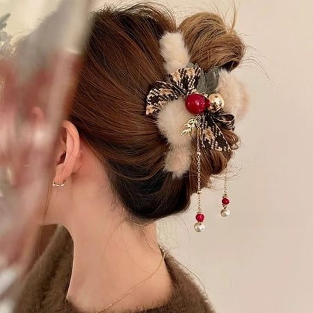 Christmas Fall And Winter Plush Hair Clips Women Bow Catch Clip Hair Accessories Christmas Decoration Hair Clips Features: Color: Coffee Material: Polyester Product size: 11cm*3cm*2cm/4.33in*1.18in*0.78in Packing size: 11cm*3cm*2cm/4.33in*1.18in*0.78in Gross weight: 37g/0.08b Net weight: 37g/0.08b Product Description: Material]This clip is made of higher quality plush, with soft teeth to keep your hair in place without slipping or falling off. Christmas graceful design Use our plush hair clips t Christmas Color Schemes, Ribbon Barrettes, Christmas Hair Bows, Hair Accessories Collection, Christmas Clearance, Bow Hair Accessories, Metal Hair Clips, Christmas Hair, Flower Hair Pin