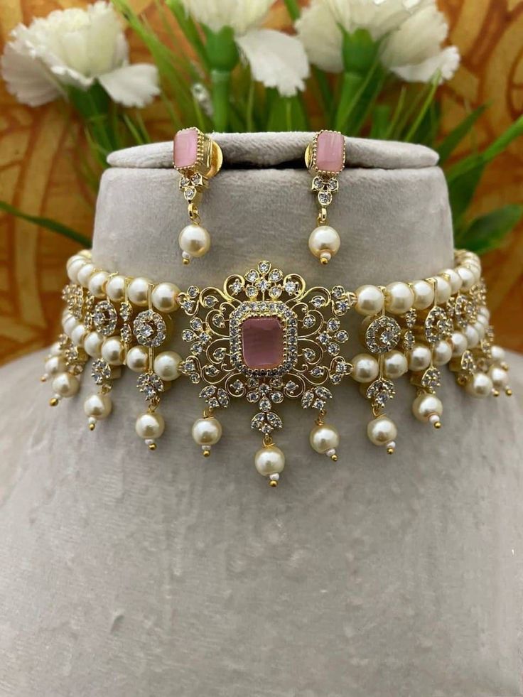 Very beautiful handmade rajwari necklace set Jewelry Ad, Indian Choker Necklace, Indian Wedding Jewelry Sets, Engagement Necklaces, Perhiasan India, Wedding Necklace Set, Indian Bridal Jewelry Sets, Kundan Choker, Fancy Jewellery Designs