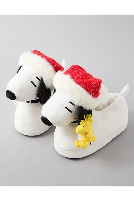 Soft & cozy/Slip-on silhouette Cheap Cute Christmas Gifts, Snoopy Slippers, Snoopy Accessories, Burr Basket, Sea Stuff, Snoopy Stuff, Fun Slippers, Christmas Slippers, Holiday Wishlist