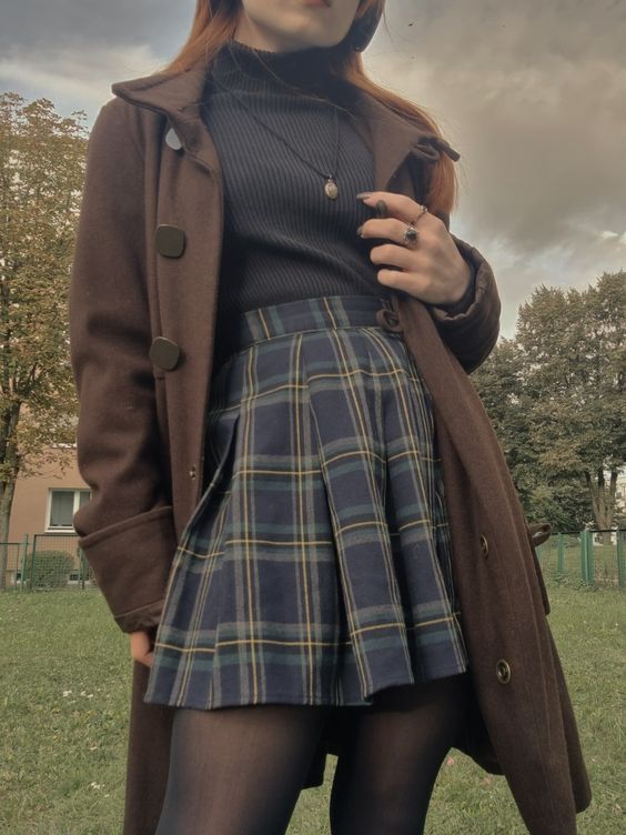 Academia Aesthetic Outfit, Dark Academia Outfits, Dark Academia Outfit, Mode Tips, Academia Outfits, Academia Style, Academia Clothes, Dark Academia Clothes, Academia Fashion