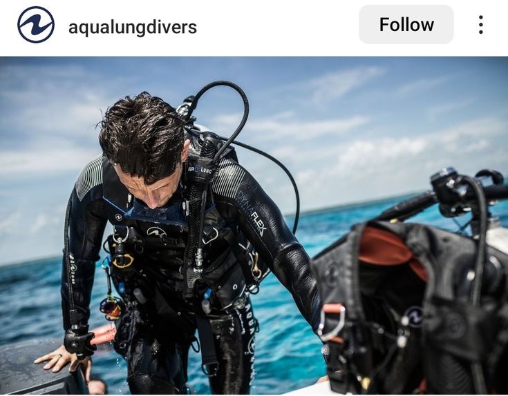 a man is diving in the water with his scuba gear on and looking at something