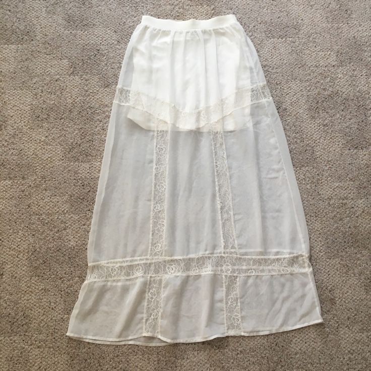 Color Is An Off-White Ivory. Elastic Waist Band. Waist Is A Little Big For Me So I’ve Never Worn It. White Lace Maxi Skirt, Lace Maxi Skirt, Find Style, White Long Skirt, White Lace Maxi, Skirts White, Maxi Lace Skirt, Hm Skirt, Skirt Long