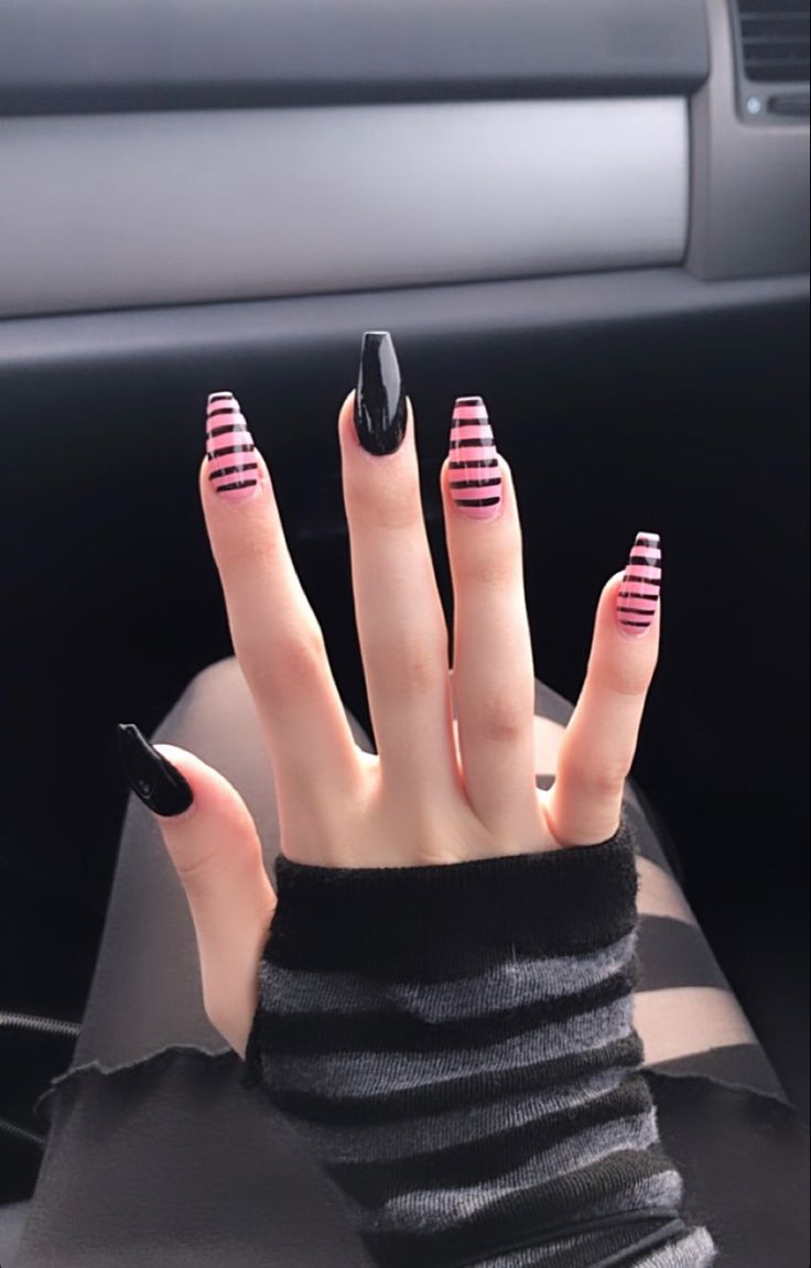 Punk Concert Nails, Acrylic Nail Designs Emo, Emo Gel Nails, Grunge Valentines Nails, Emo Valentines Nails, Short Emo Nails, Scene Nails Emo, Short Gothic Nails, Emo Nail Ideas