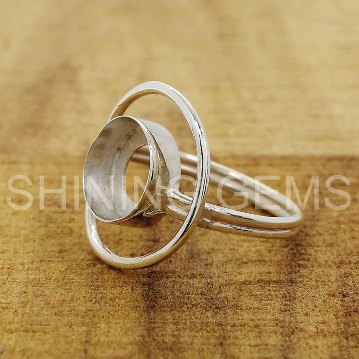 925 sterling silver designer adjustable ring collet 10 mm round cut/cab stone blank bases bezel set ring metal casting for ring setting You will receive only 1 piece You can buy loose gemstones by clicking below link:- https://www.etsy.com/shop/shininggems?search_query=round+10+mm+loose+stone We will provide to 100% handmade products. We offer different designer blank setting ring in different gemstone sizes. We can supply findings and accessories to make jewelry. As manufacturer of Pure Gold, 9 Bezel Set Ring Handmade, Unique Stone Setting, Bezel Set Pendant, Silver Ring With Stone, Metal Jewelry Handmade, Tube Setting, Stone Settings Jewelry, Silversmithing Jewelry, Metal Jewelry Making