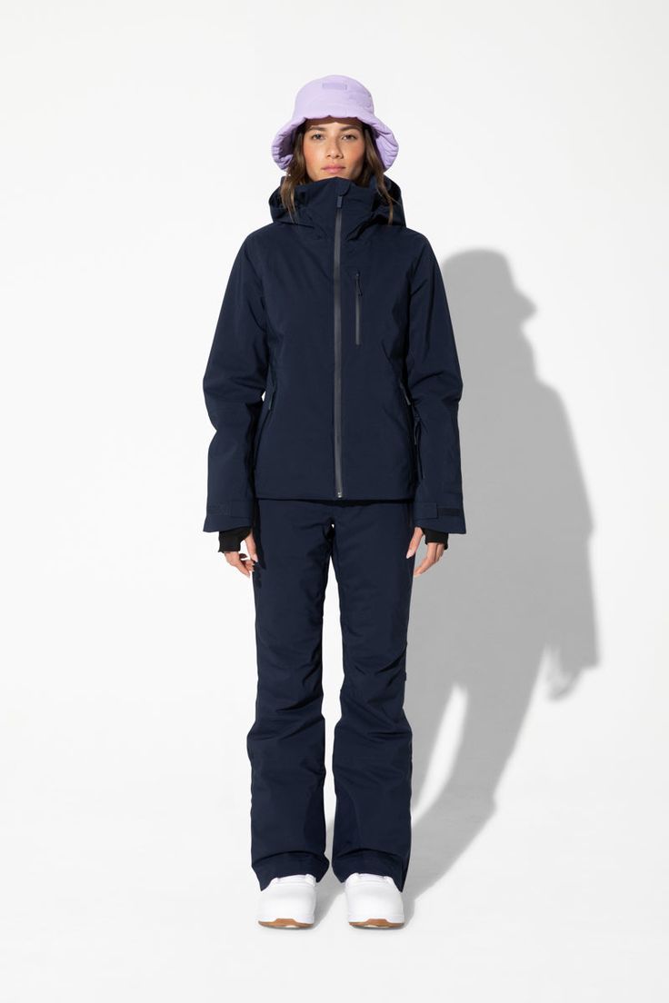 Mountain performance. Feel-good design. – Halfdays What To Wear In The Snow, Ski Clothing For Women, Ski Outfit Inspo Women, Woman Ski Outfit, Ski Jacket Aesthetic, Cute Ski Jackets, Snowboard Women Outfit, Ski Jackets For Women Fashion, Puffer Ski Jacket