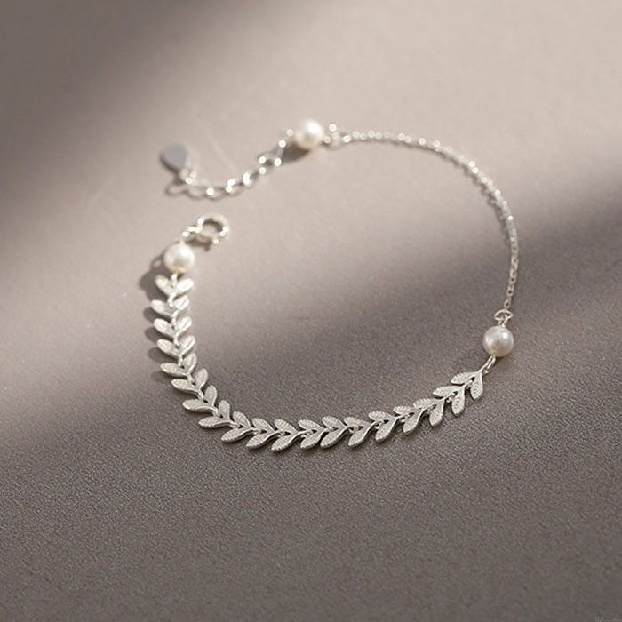 Silver Anklets Designs, Silver Bracelet Designs, Pretty Jewelry Necklaces, Silver Bracelets For Women, Bracelets Design, Silver Jewelry Design, Stylish Bracelet, Simple Bracelets, Fancy Jewellery