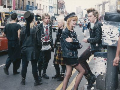 10. Style tribe: punk; Vivienne Westwood started the punk movement. Punks were about being separated and rejecting society Punk 1970s, 80s Punk Fashion, Stile Punk Rock, Punk Hat, Punks 70s, 1970s Punk, 70s Mode, Punk Subculture, Punk 90s