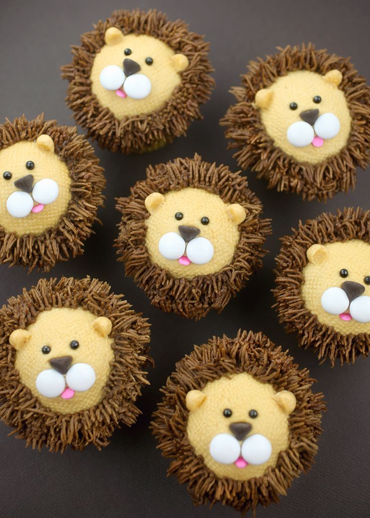 cupcakes decorated like lions with faces on them