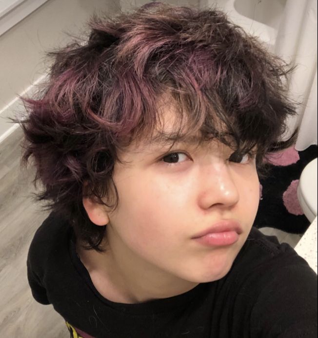 Trans Gender Haircut, Short Choppy Fluffy Hair, Short Haircut Masculine, Masculine Haircut Round Face, Curly Short Hair Dye Ideas, Short Hair Styles Masc, Alt Guy Haircuts, Alt Masc Hair, Trans Guy Haircut Round Face