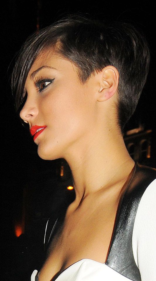 Frankie Sandford Isn't Afraid To Go Ultra Short On One Side, 2010 Frankie Bridge Hair, Frankie Sandford Hair, Hair From The Back, Frankie Bridge, Frankie Sandford, Chic Short Hair, Corte Bob, Hair Shades, Hair Crush