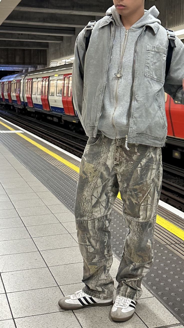 Camo Pants Outfit Men’s, Camo Streetwear Outfit, Camo Men Outfit, Camo Pants Men Outfit, Men’s Camo Pants Outfit, Baggy Camo Pants Outfit Men, Camp Pants Outfit Men, Camo Fits Men, Camo Hoodie Outfit Men