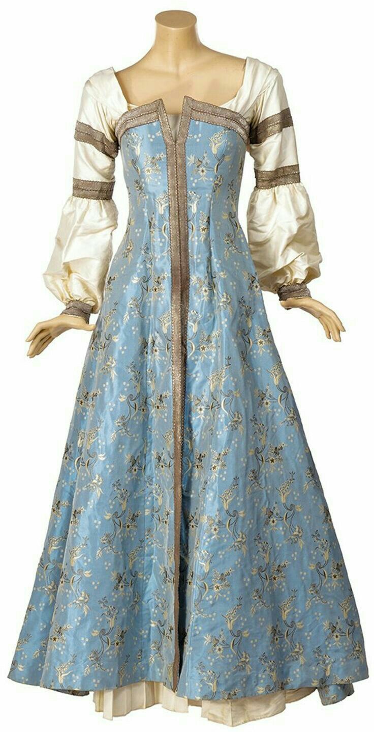 Medieval Dress Aesthetic, Blue Medieval Dress, Narnia Dresses, Narnia Costumes, Susan Pevensie, Fantasy Dresses, Fantasy Gowns, Medieval Clothing, Medieval Dress