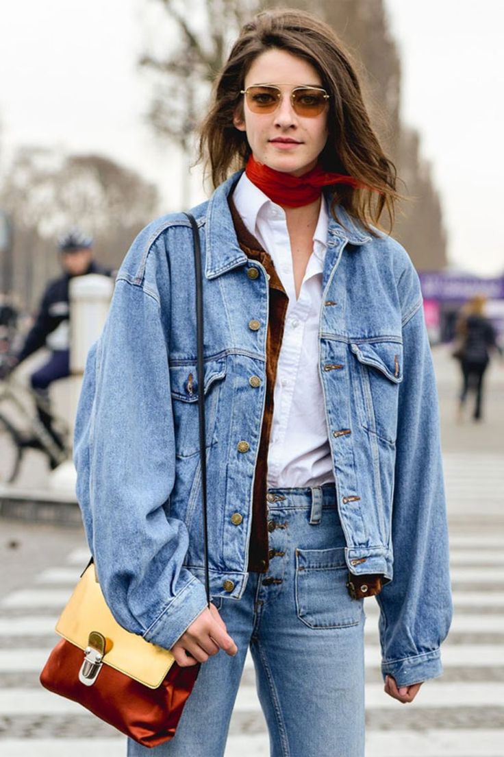 Denim jacket and jeans outfit Denim Jacket And Jeans Outfit, Denim Jacket And Jeans, Moda Denim, Jean Jacket Outfits, Denim Jacket Outfit, Oversized Jeans, Moda Jeans, Double Denim, Outfit Jeans