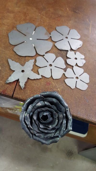 some metal flowers sitting on top of a wooden table