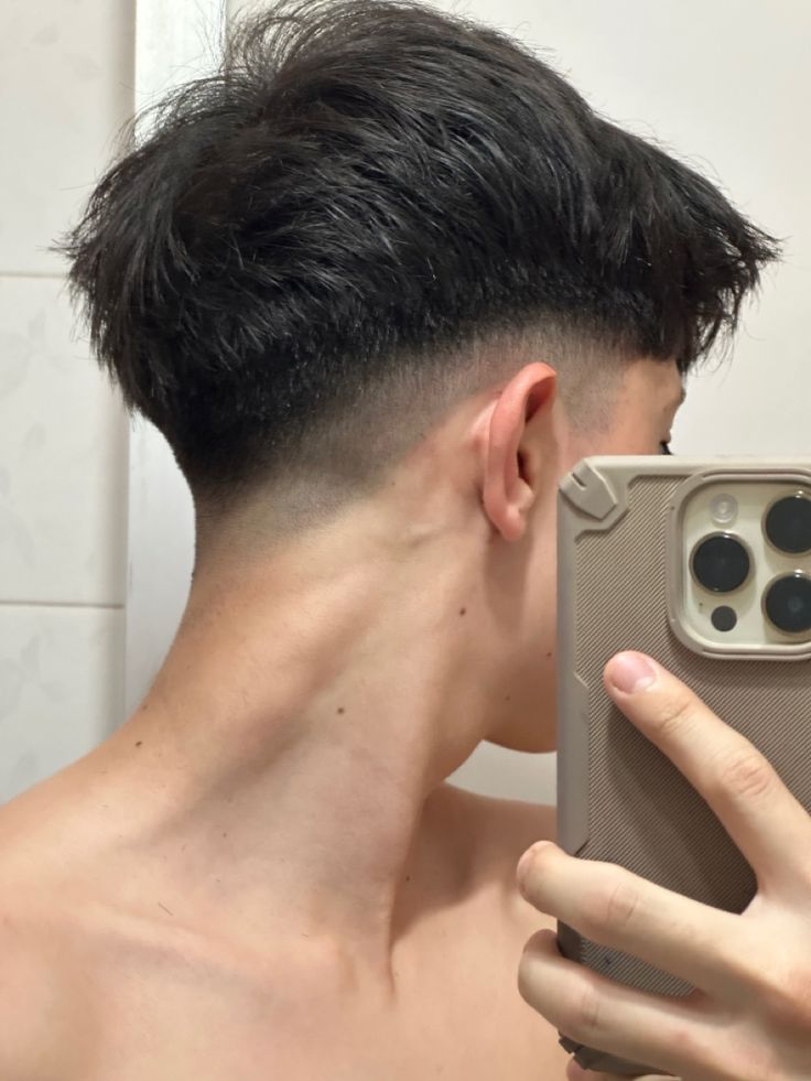 Low Taper Men, Fade Haircut Men, Fade Curly Hair, Taper Fade Short Hair, Fade Haircut Curly Hair, Mid Fade Haircut, Short Hair For Boys, Low Taper Fade, Low Taper