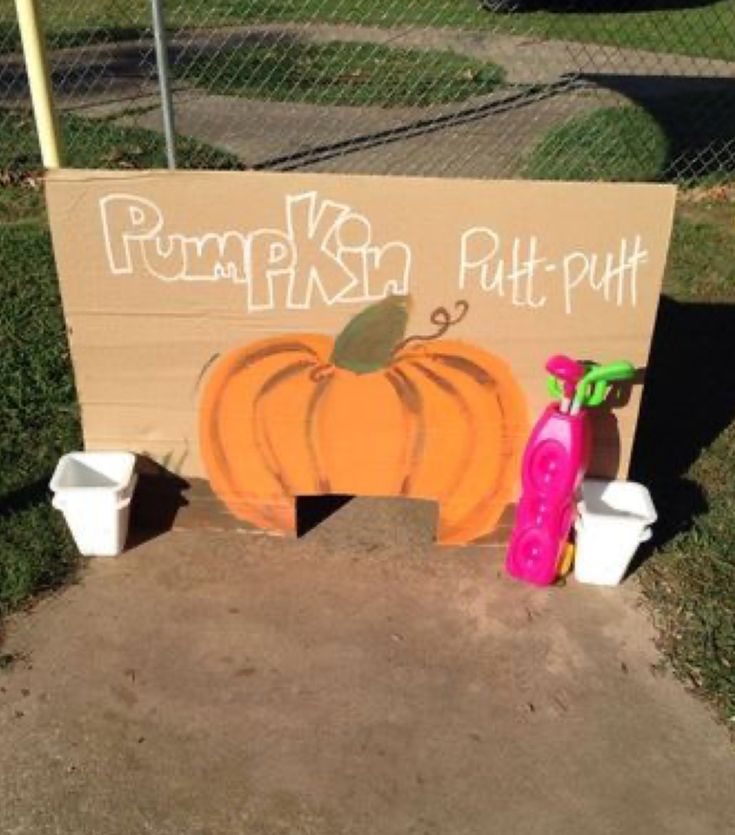 a sign that says pumpkin patch putt putt