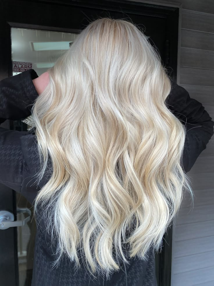 Light Blonde Inspiration, Cute Platinum Blonde Hair, Hair Inspo Color Platinum Blonde, Light Bright Blonde Hair, Brightest Blonde Hair, Mid Length Blonde Hair Extensions, Cool Toned Platinum Blonde Hair, Light White Blonde Hair, Bright Blonde Hair With Highlights