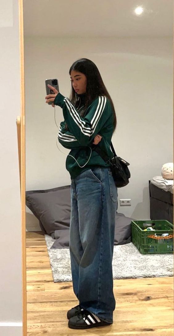 Adidas Outfits, Pakaian Hipster, Baggy Jeans For Women, Looks Adidas, Looks Pinterest, Baggy Clothes, Outfit Inspo Casual, Trendy Outfits For Teens, Neue Outfits