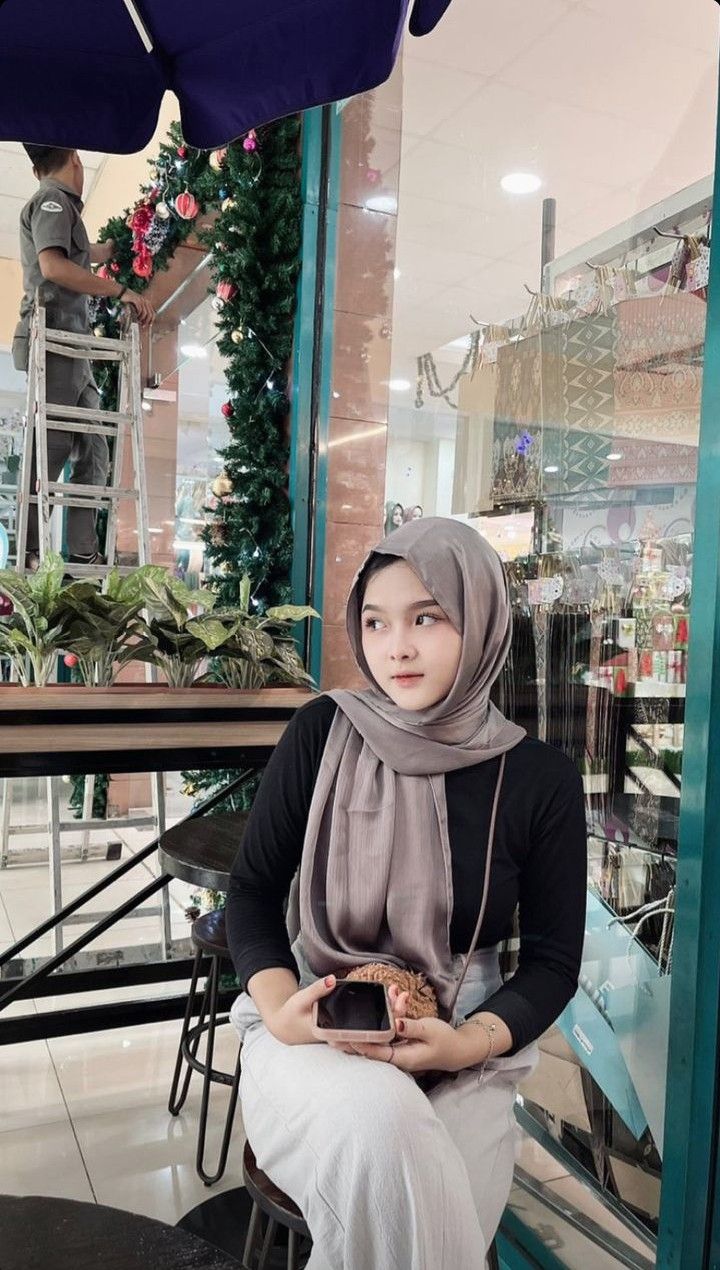 Outfit Hijab Kulot, Ootd Topi, Halal Outfit, Kulot Ootd, Ootd Cardigan, Simple Ootd, Filter Ig, Outfit Simple, Casual Hijab