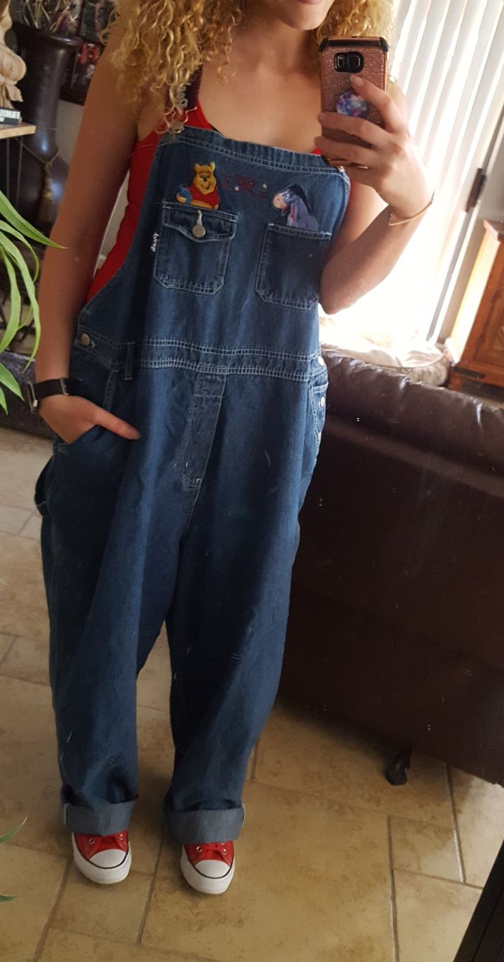 1990 Overalls, Oversized Overalls Outfit 90s, Demin On Demin Outfits, Baggy Overalls Outfit 90s, Oversized Overalls Outfit, Overalls And Converse, Overalls Outfit 90s, Baggy Overalls Outfit, Baggy Outfit Woman