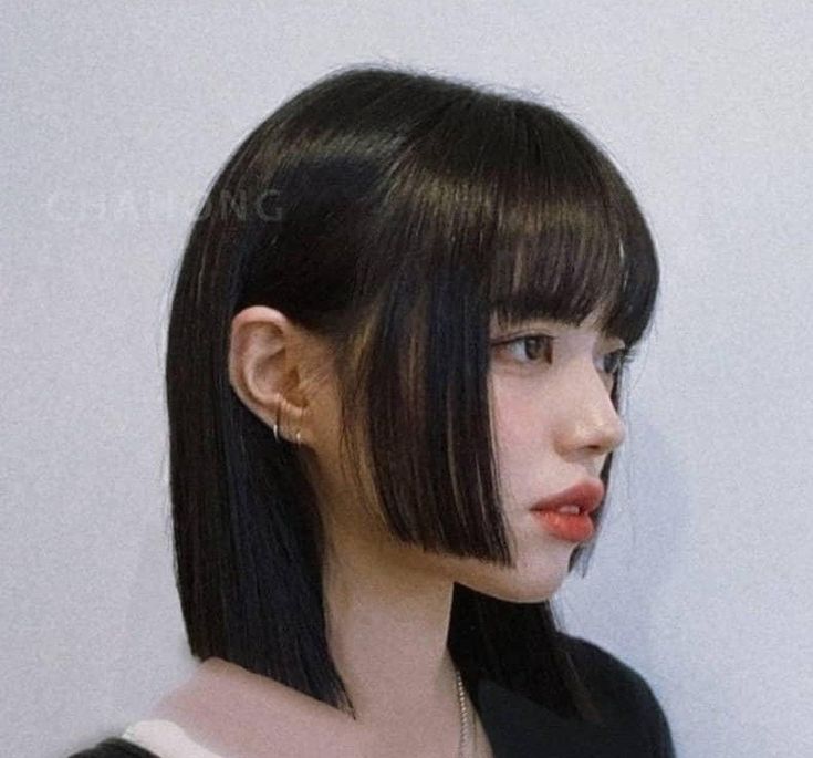 Short Hime Cut With Bangs, Hemi Haircut, Himecut Short Hair, Mid Bob Hair, Asian Bob Haircut Round Faces, Hime Haircut Short, Short Hime Haircut, Hime Cut Without Bangs, Short Hime Cut