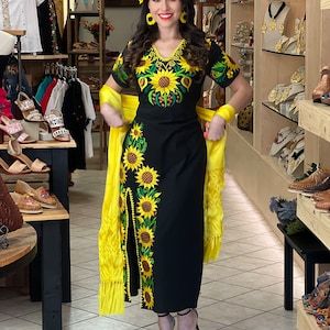 Embroidered Sunflowers, Mexican Style Dresses, Mexican Sunflower, Traditional Mexican Dress, 50 Anniversary, Sunflower Dress, Dress Traditional, Mexican Dress, Moda Chic