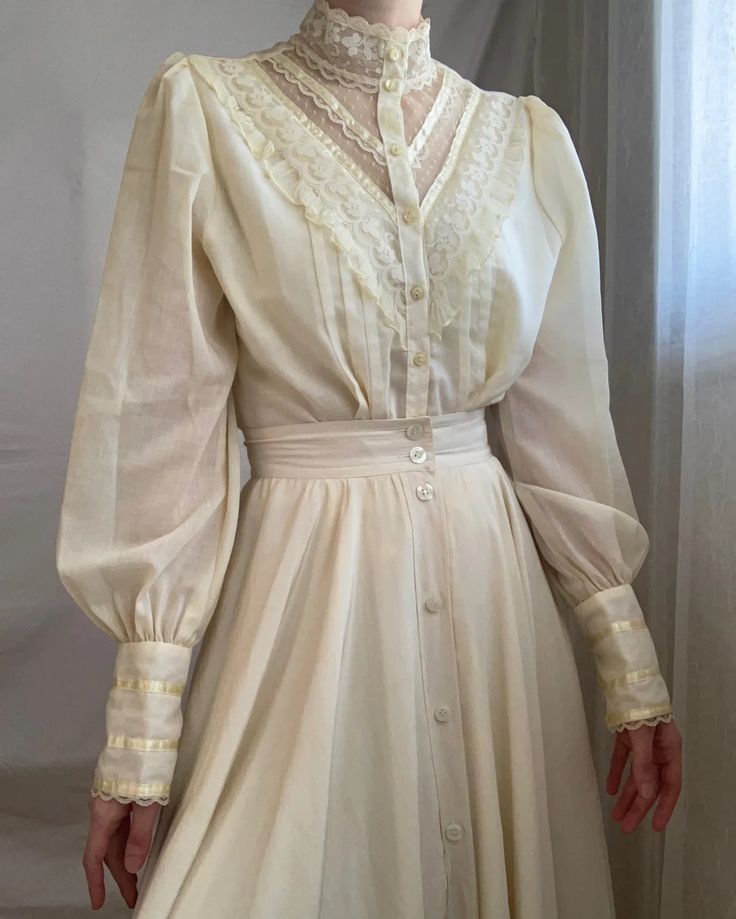 Edwardian Dress Aesthetic, Old Fashioned Wedding Dress, 1910 Dresses, Royalcore Outfit, Vintage Online Shop, Storm In A Teacup, Old Fashion Dresses, Wardrobe Tips, Outfits Chic