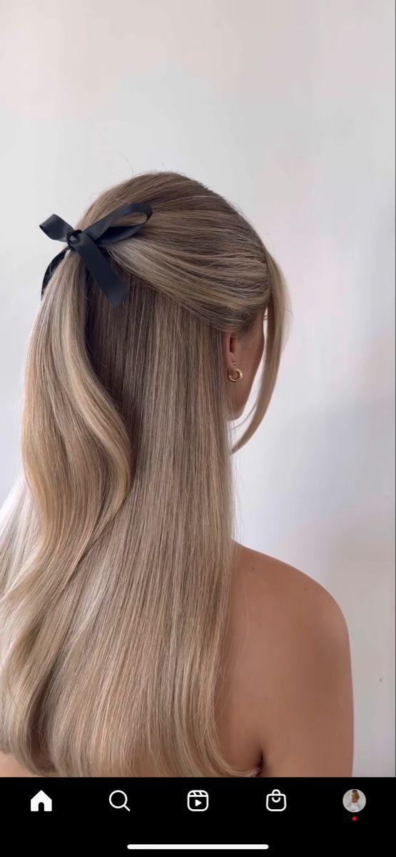 Rich Girl Blonde Hair, Irish Cream Blonde Hair, Blond Hair Ideas Color, Hairline Highlights Blondes, All Black Outfit Blonde Hair, Blond For Brunettes, End Of Summer Blonde Hair, Lived In Blonde With Dimension, Blonde Hair Scandi Hairline