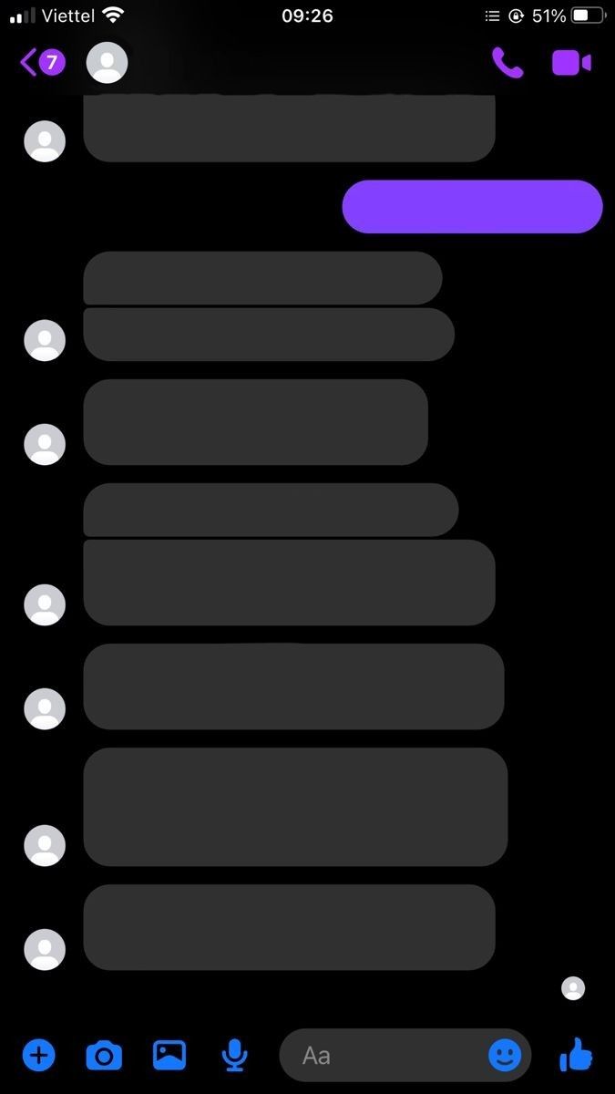 an iphone screen showing the settings and buttons for texting or chatting on their phones