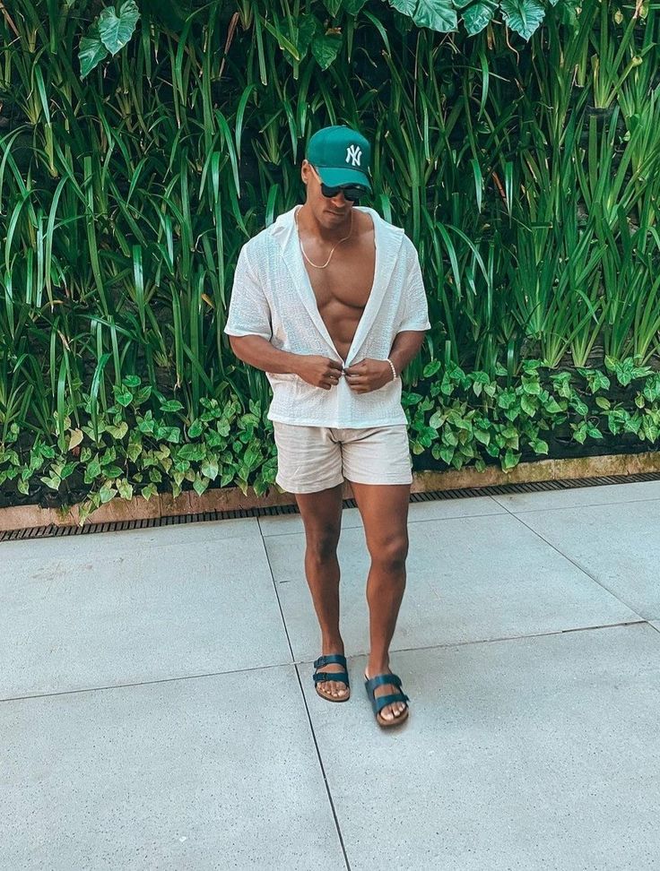 Summer Tomboy, Vacation Outfits Men, Tropical Vacation Outfits, Beach Outfit Men, Outfits Night Out, Latin Men, Birkenstock Men, Modern Mens Fashion, Miami Outfits