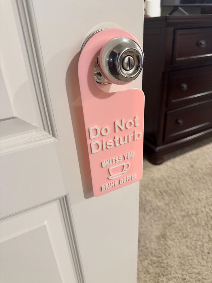 a pink door handle with the words do not disturb on it