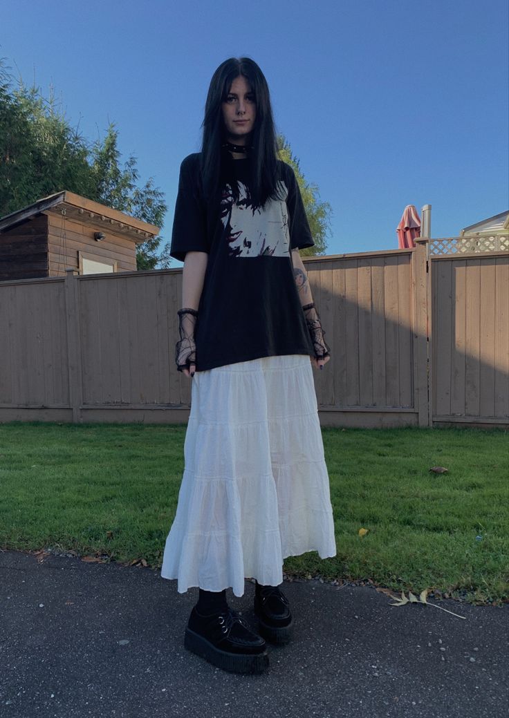 Long Fairycore Skirt, Long Grunge Skirt Outfit, Fairy Skirt Outfit Aesthetic, Long Dress Grunge Outfit, T Shirt Outfit Skirt, Long Skirt Rock Outfit, Long Skirts Goth, White Long Skirts Outfit, Black Top With Skirt Outfit